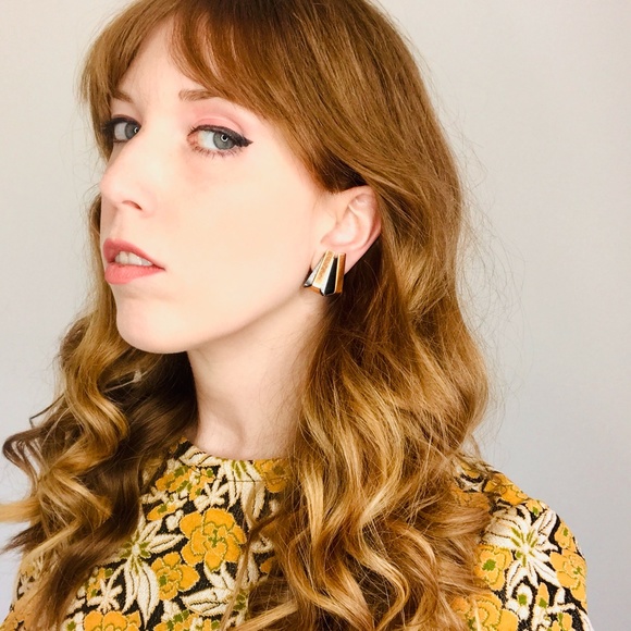 Vintage Geometric Clip-On Earrings - Picture 3 of 3